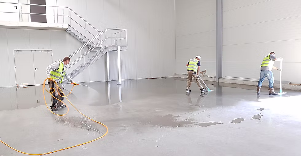 PURUS Hausmeisterservice Team bei der professionellen Gebäudereinigung in Fürstenfeldbruck
