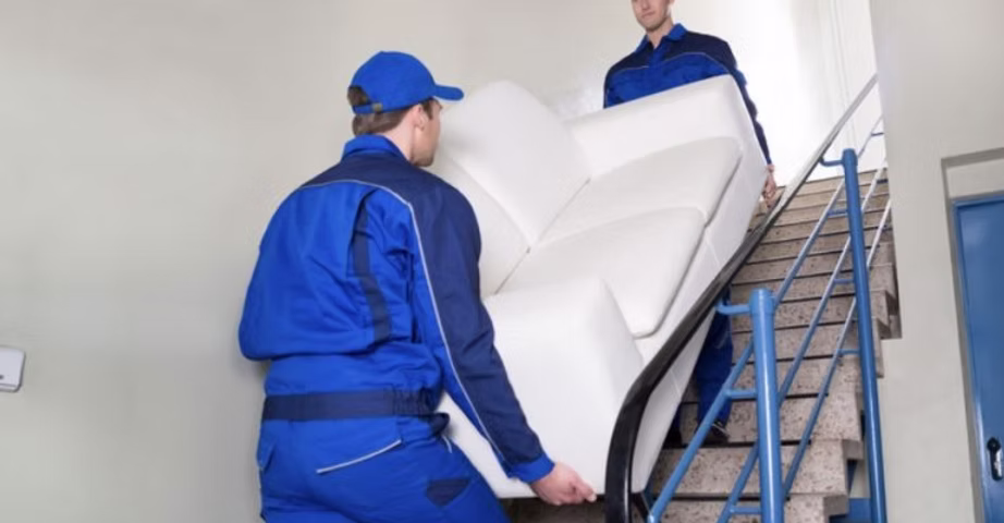 PURUS Hausmeisterservice Team bei der professionellen Entrümpelung in Fürstenfeldbruck